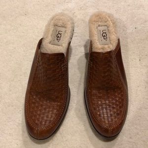 Ugg Womens slip on leather shoe